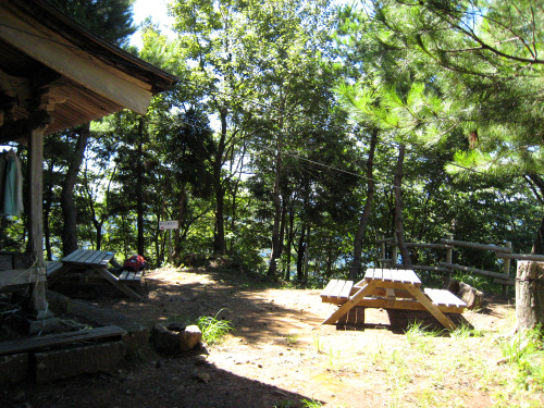 権現山（ごんげんやま、Mt.Gongen）標高565m、越前市（旧今立町）20110911松ケ嶽神社松ケ嶽神社由来案内板半鐘権現山山頂キバナコスモスこの山は山頂まで行かなくても、ハイキングコースとして