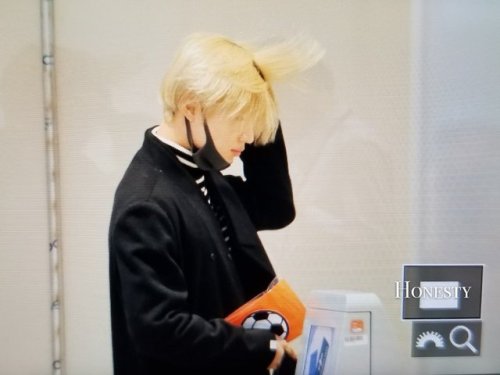 lovetaem: [181207] Incheon Airport to Thailand credit: @Honesty20080525 no editing or removal of lo