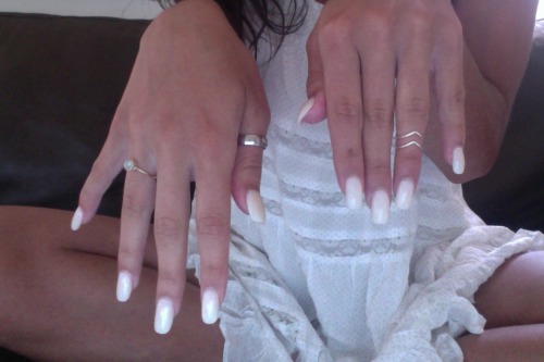 inhaled-tongues:  unrohyal:  ☾Pale n Pretty☽  pretty pale blog following back similars :) 
