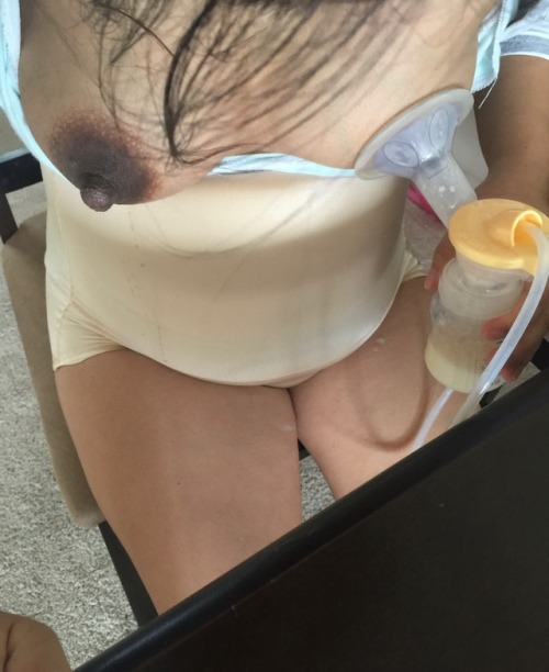 lanlanpreganant: 母乳 吸奶中