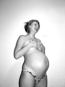 sexypregnanthotties: For more sexy pregnant