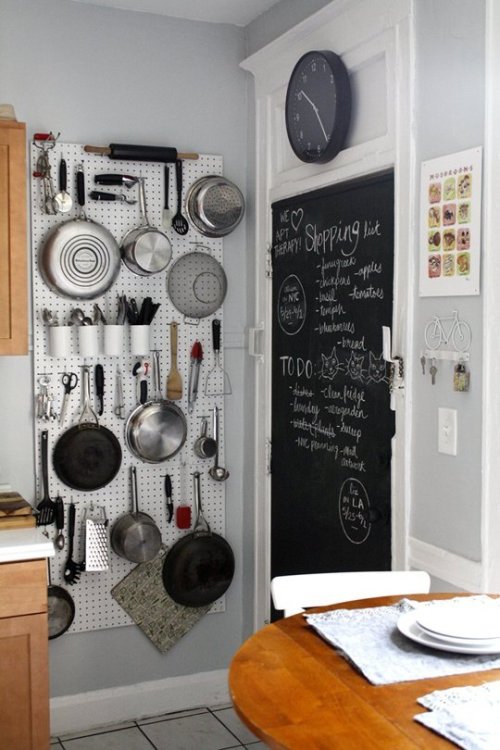 apartmenttherapy:  Small Style: Small Space Advice Room by Room — Best of 2014:  http://on.apttherapy.com/hdAzhP