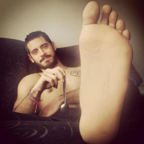 fuckyeahmalefeet:  ≡