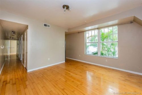 $2,050 /mo/2 br/930 sq ftMiami Beach, FL