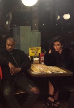 thisiselliz:  kanye look like he asked for pancakes and they said no