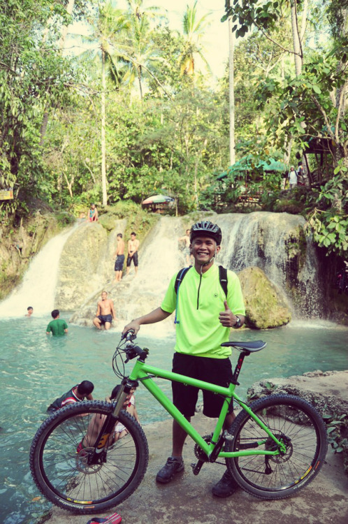 musbox: I HATE GREEN - That’s me with my mountain bike (Lime) at the lower part of Hagimit Falls. 