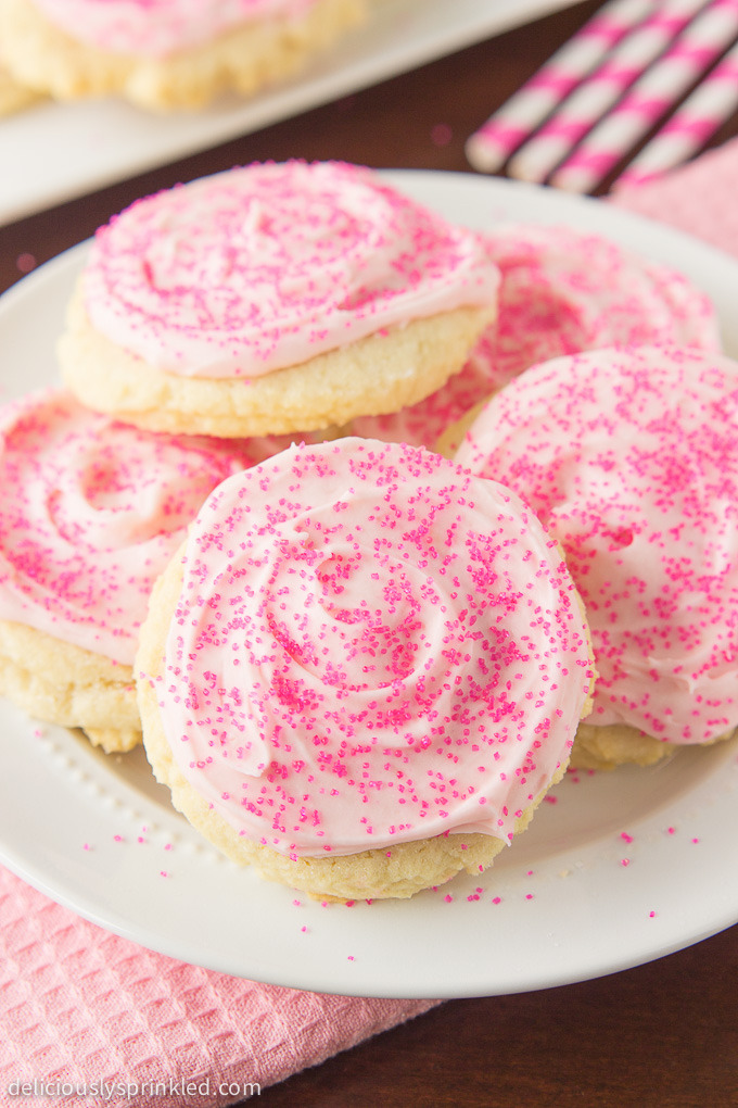 sweetoothgirl:  Frosted Sugar Cookies 