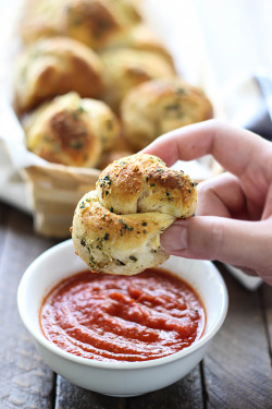 foodinvertical:  do-not-touch-my-food:    Parmesan Garlic Knots     +  Yum