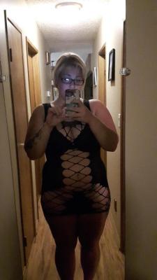 bbw-blondehotwife:  Who wants to undress