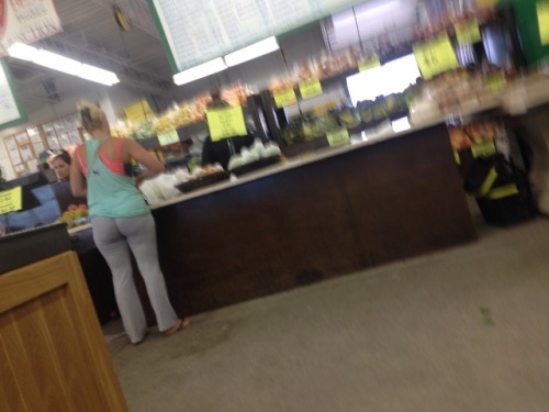 muddywhenmelted:ispyuphilly: Spotted this PAWG at Produce Junction one day Well Damn..