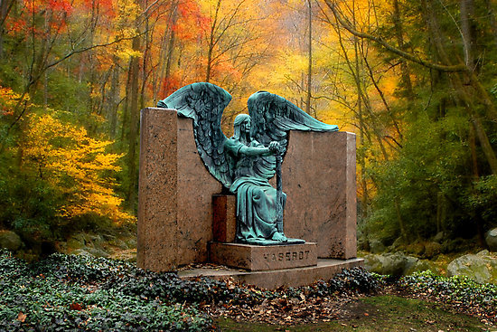 rj4gui4r:  sixpenceee:  Lake View Cemetery: The Haserot Angel  It’s called the