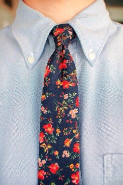 ollieculture:  Floral Tie  Twitter: @malestyle