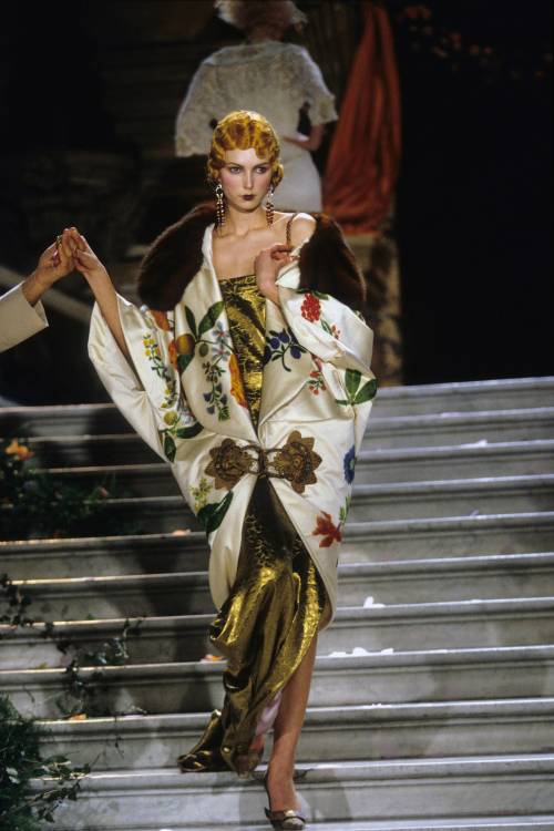 theoriginalsupermodels: Christian Dior - Spring 1998 Couture