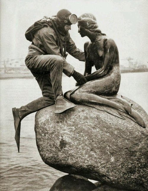 Frogman visiting little mermaid, Copenhagen, 1965 by Kaj Peters