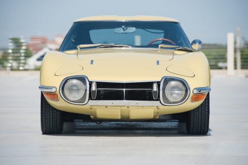 Toyota 2000 GT.