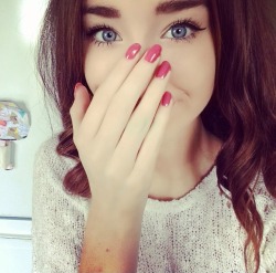 petal-fairy:  pink nails woohoo 