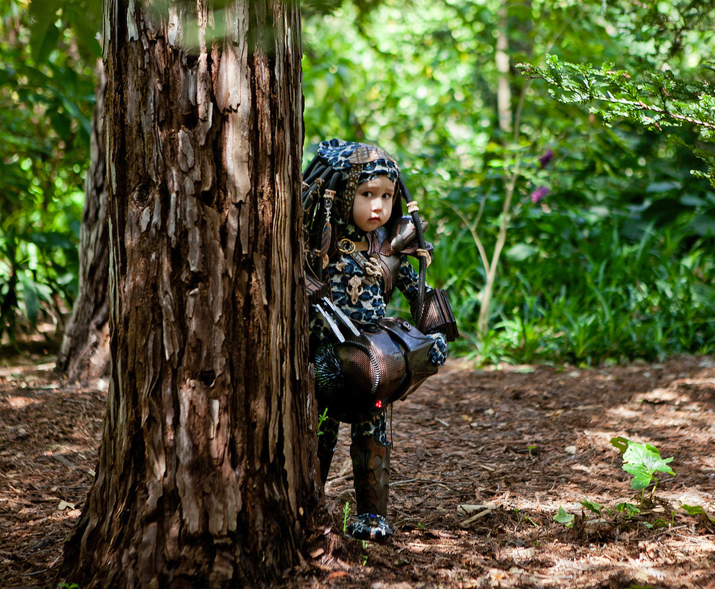 marlene:  nerdsandgamersftw:  Baby Predator Cosplay By Albert Lien | Full Gallery