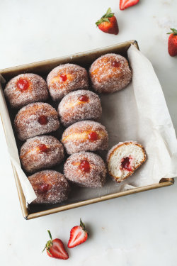 sweetoothgirl:  Strawberry-Rhubarb Donuts