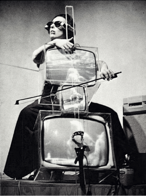 miss-catastrofes-naturales:  Nam June PaikTV Cello (1967)