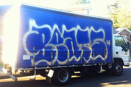 Truck throwie