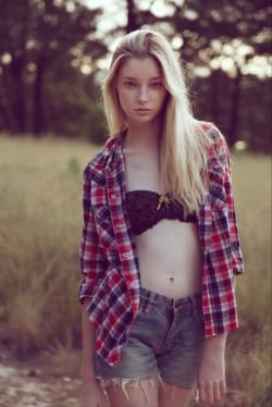 wicked-good:  tumblush: Wicked-Good: Cutie in Denim  Lydia Hunt  