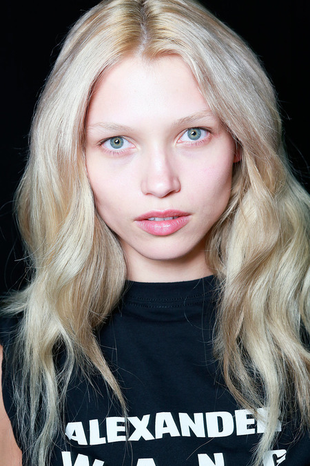 youknownothingg:  runway-report:  Hana Jirickova backstage at Alexander Wang RTW S/S 2014  + 