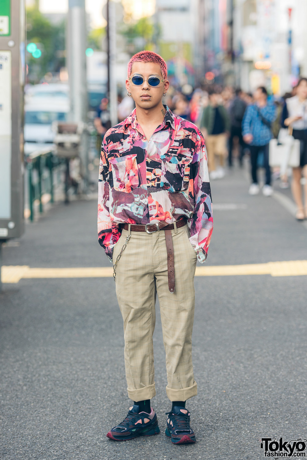 tokyo-fashion: 23-year-old Yuuta on the street in Harajuku wearing a vintage button