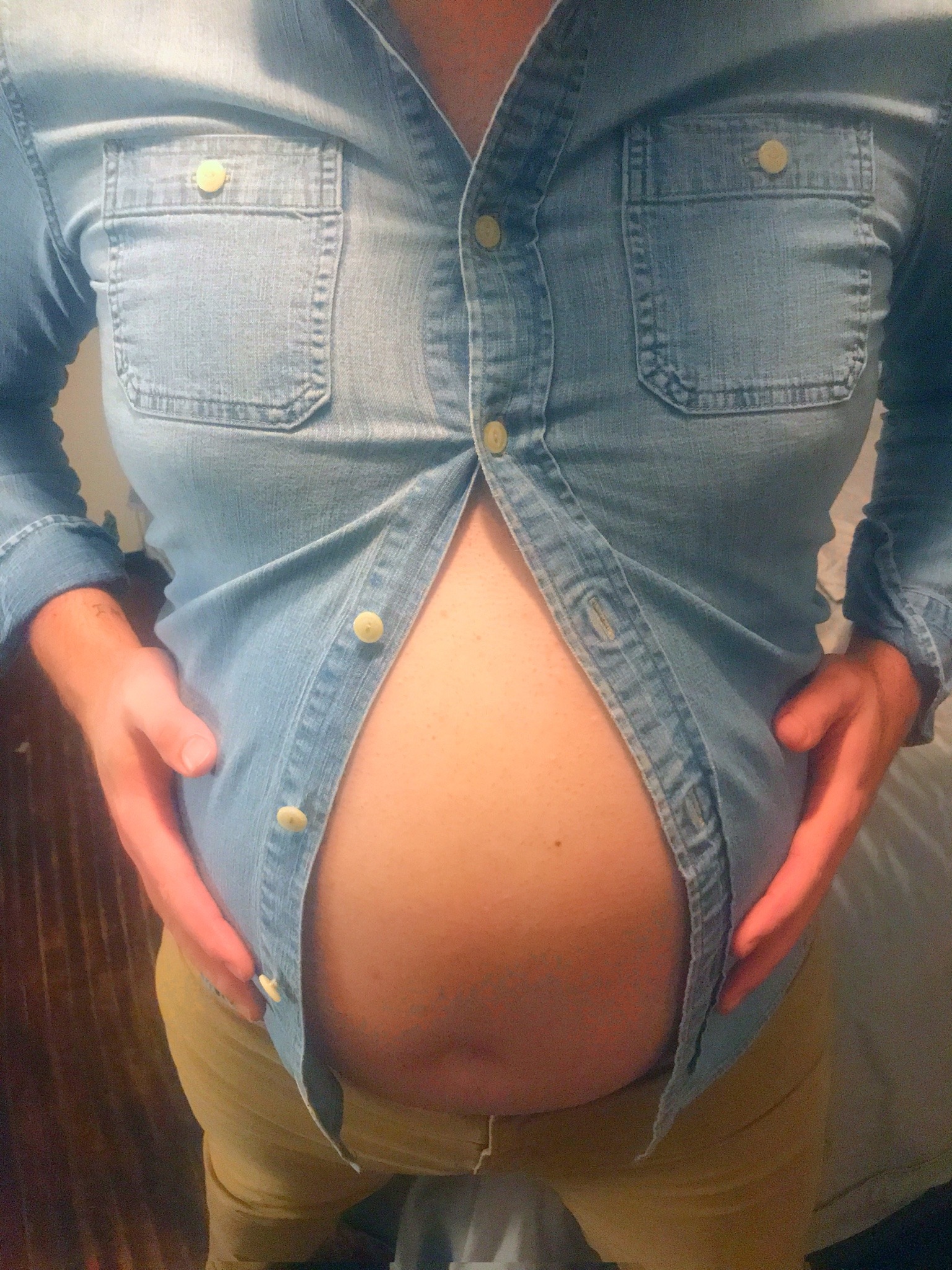 mpregboy28:Who wants to hold this belly? 🤰😏