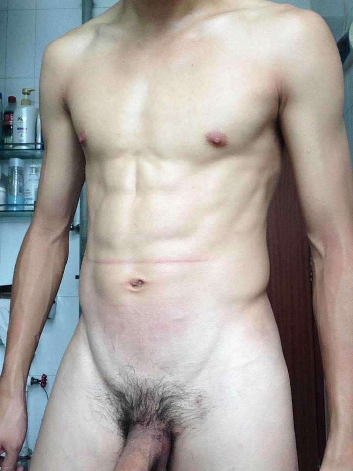 gugugurururu:  mantop10691:  天菜的足球隊直男帥學弟！腹肌，公狗腰，粗腿大.腿還有性感腳毛！滿足你一切性幻想…01