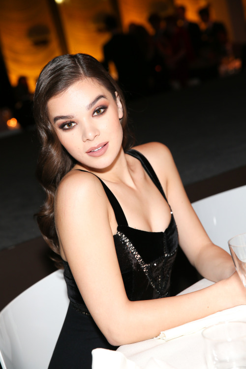 baddestbitchesglobal:Hailee Steinfeld