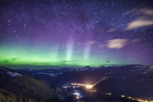 expose-the-light: Stunning Northern Lights Glow Over the Rocky Mountains