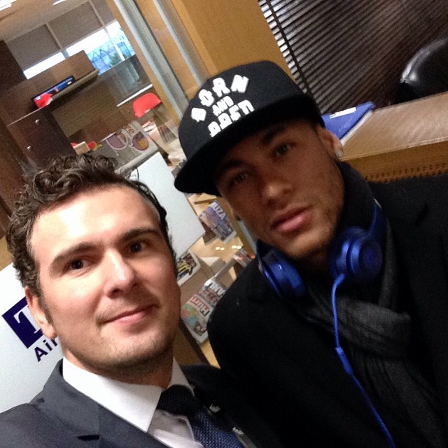 fzneymar:  12.01.2015 Neymar mit Fans in der Turkei  Photo by @gulcyl @sporhocam