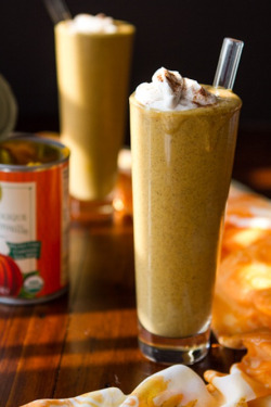 vegan-yums:  Vegan Creamy Pumpkin Pie Smoothie for Two  / Recipe  