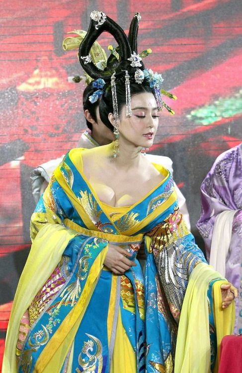 Costumes for The Empress of China (set in the Tang Dynasty), starring Fan Bingbing (Click to enlarge