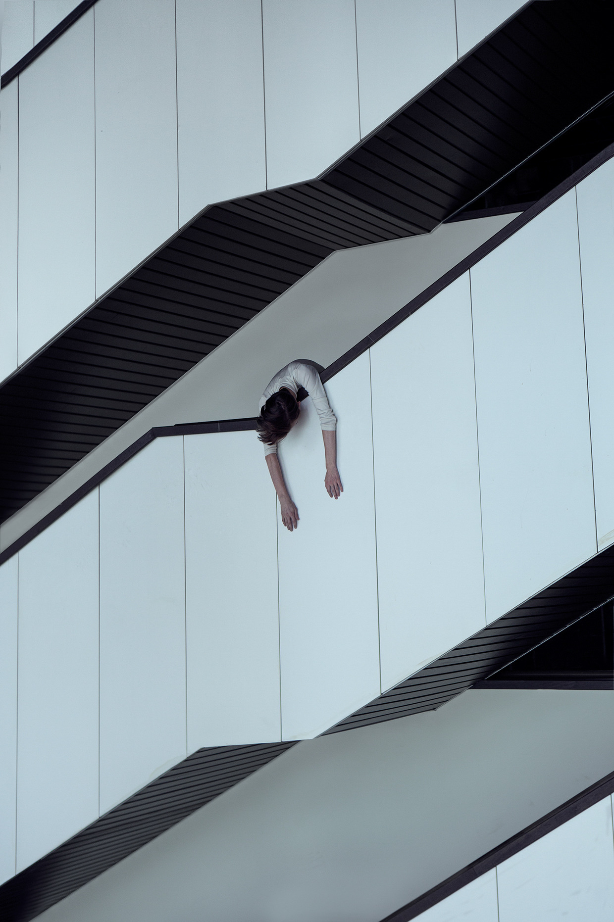 389:    ASYMPTOTE II.  Evelyn Bencicova  