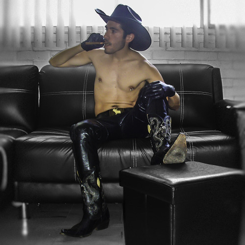 Porn photo elbotasvaqueras:  El Cowboy de mis fantasías…eres