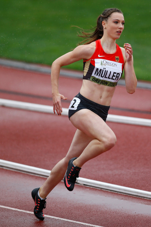 olympic88:Laura Müller2014 World Junior ChampionshipsI think she is gorgeous and her fingernails are