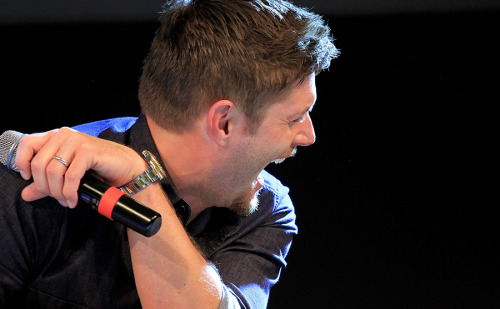 toomanytuesdays: deanmaniac: Things I love about Jensen Ackles: Laughing with his whole body  @