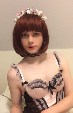 mainlyusedforwalking:  aliciasnowtg:  a bit of lingerie  My improbably cute friend Alicia increasing the awesomeness of tumblr. Go follow her. Because HNNNNG.  