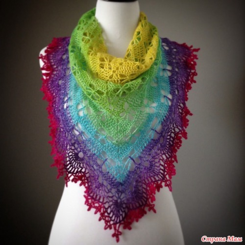 podkins:Another stunning shawl chart. This one - crochet. Pattern via THIS Russian site.