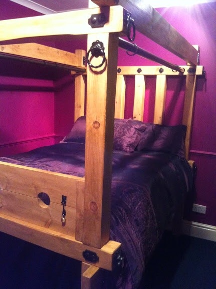 atthebottomofeverythingisfailure:  skeletal-prince:  crownyourpoisonedqueen:  the-patientwolf:  sirl33te:  itsjust-insanity:  blasianxbri:  wayminute………  Yum  i need this bed for reasons..  ^^  I think it needs a nice deep purple canopy for those