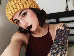 bobaliciousbby:  New favorite beanie 🍂🍁