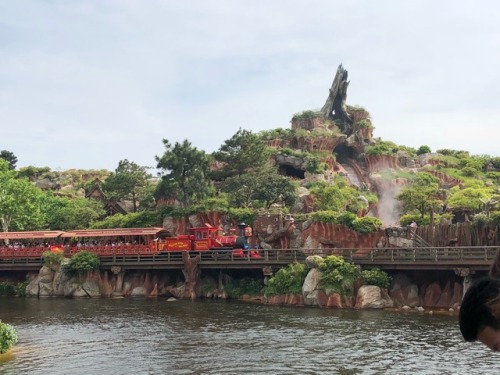 Western River Railroad and Splash Mountain - Tokyo Disneyland