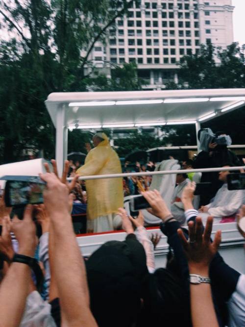 011815. Bago pa dumating dito si Pope Francis, niyayaya ko na si Papa na pumunta kami sa activities 