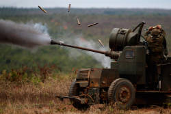 fnhfal:  Brazilian Marines shoot an anti-aircraft gun during military training 