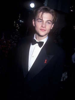 suspend:Leonardo DiCaprio at his first Academy