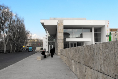 Richard Mier Container for Ara Pacis, Rome, 2009.Rome Day.At least they did not hire Frank Ghery. 