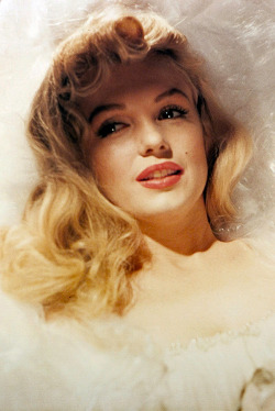 missmonroes:  Marilyn Monroe on the set of