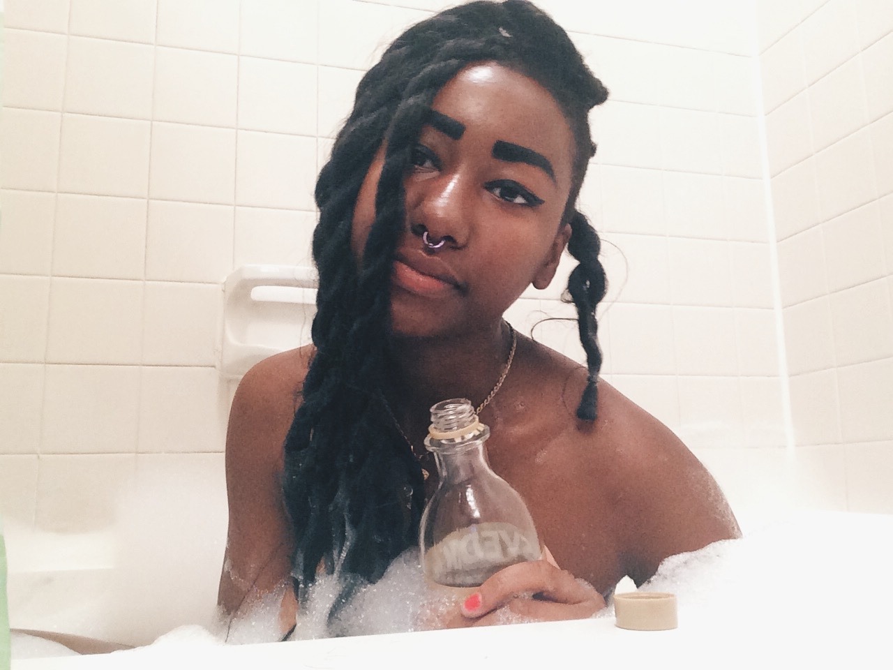 uglygirlsclub:  :-) zooted and listening to Beyoncé ya girl is having a good time