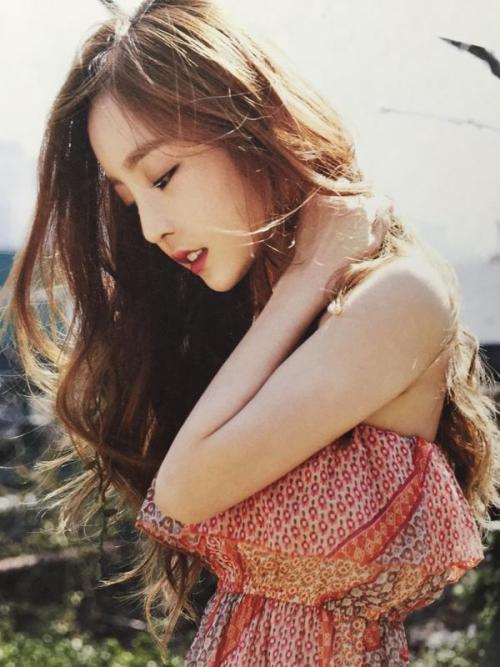 sweethara: More pics of Hara from ‘Girls Story’ photobook (1, 2)